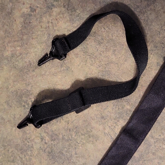 Bundle of bra straps. - Picture 4 of 4